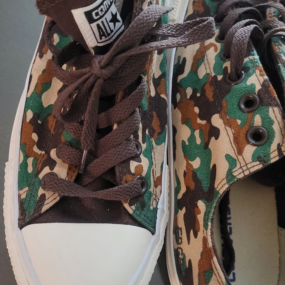 CONVERSE CAMO ALL STAR 🌟 MEN'S SIZE 11 WOMEN'S SIZE 13